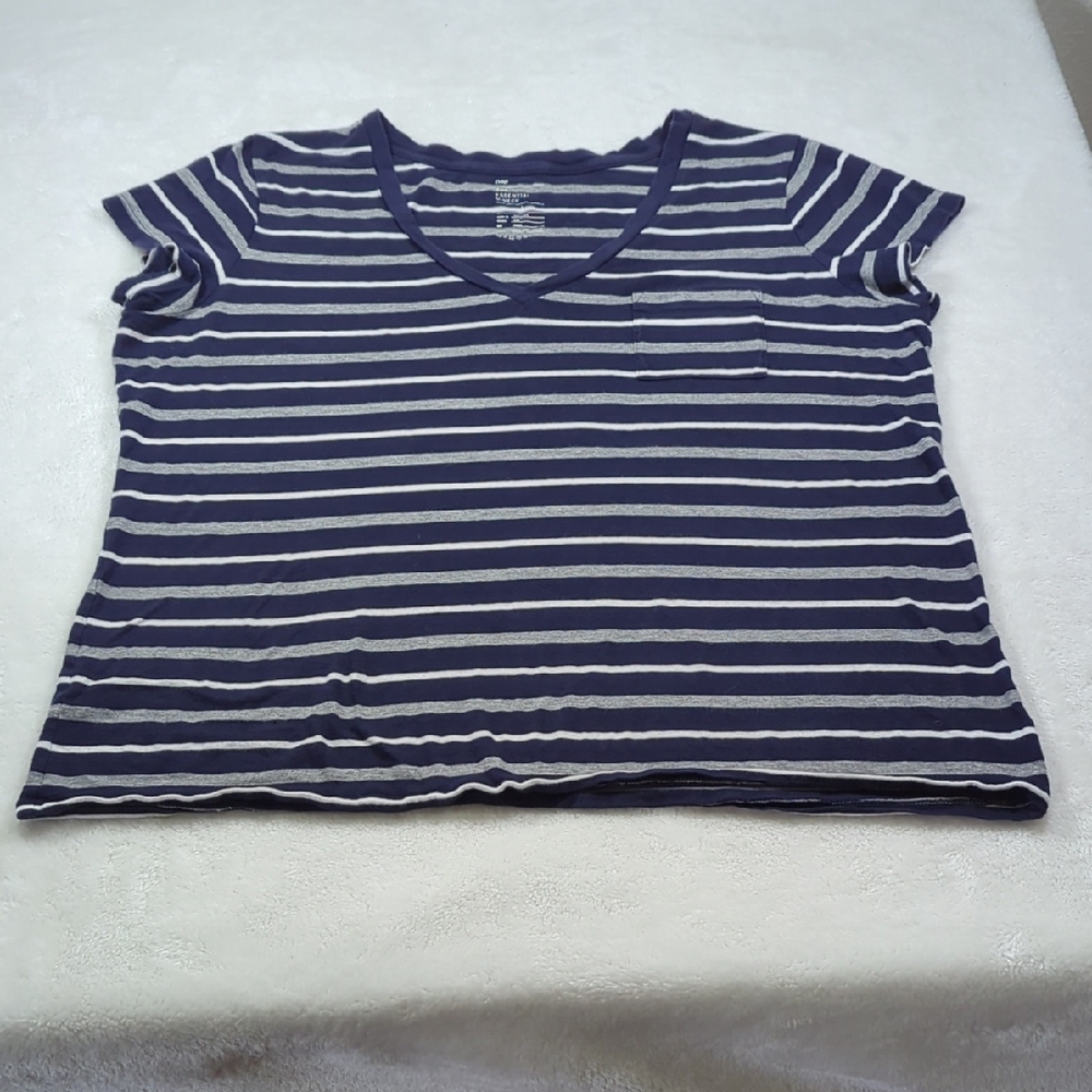 Gap T Shirt Large V Neck EUC